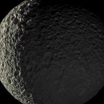 Mimas, la luna de Saturno, parece tener un océano de agua líquida
